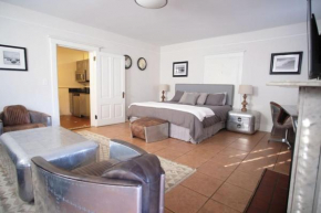 Hamilton Suite 1 - Ground Floor, Courtyard